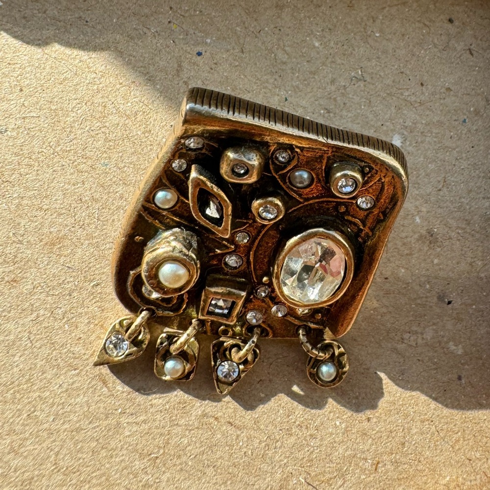 Beautiful Patricia Locke gold tone pin brooch with Swarovski crystals